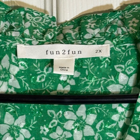 Fun 2 Fun Green Alvena Split Neck‎ Blouse Size 2x High-Low Hem Sheer Flowy - Picture 4 of 9
